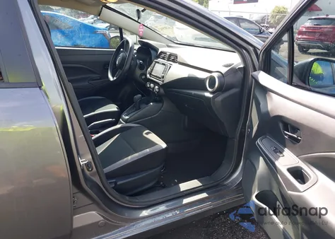 2025 Nissan Versa 1.6 S z USA, uszkodzony, nr VIN 3N1CN8DVXSL813213